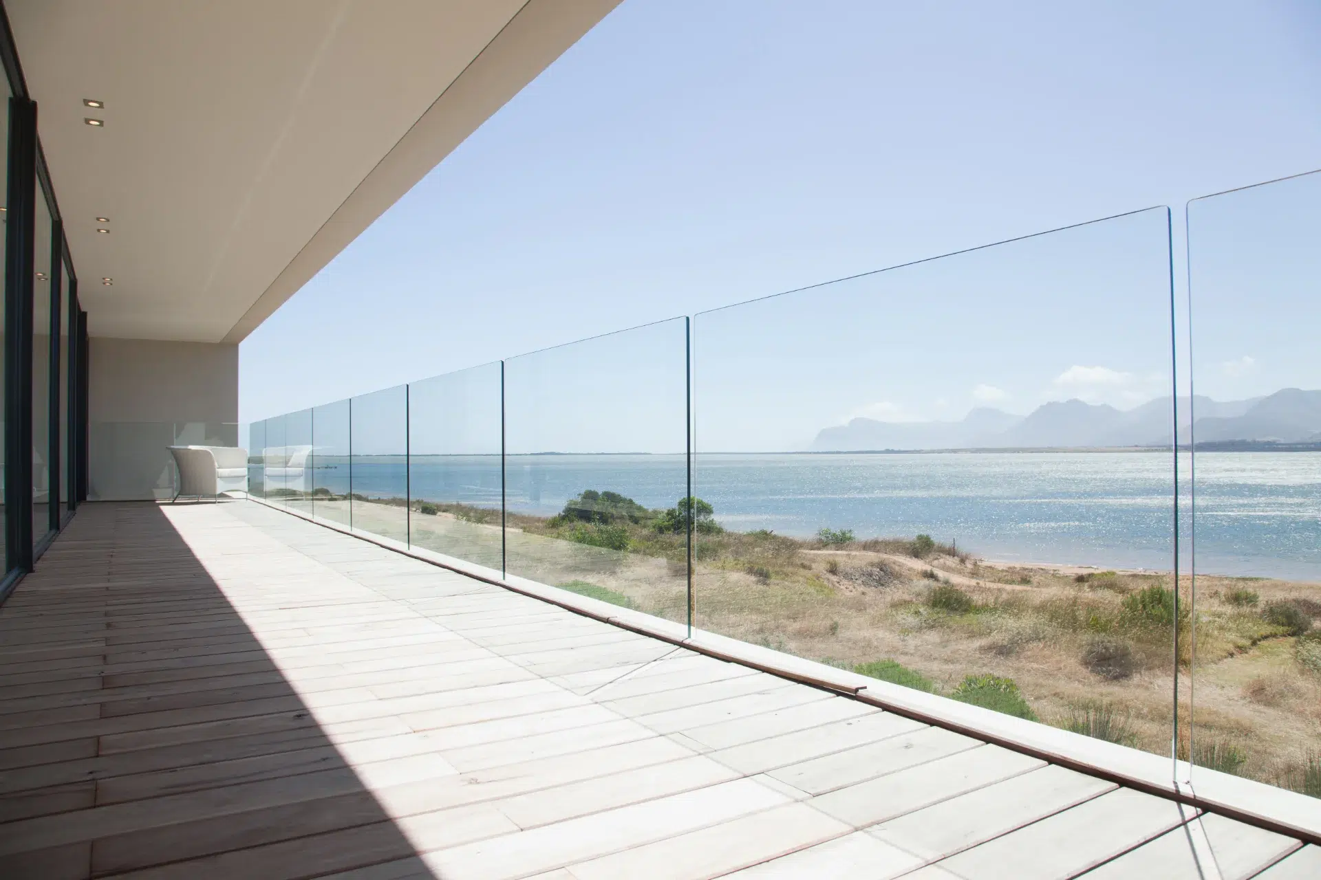 VLX 120 Glass Railing System in Woodland Hills, CA | Hale Windows Woodland Hills - detail 1